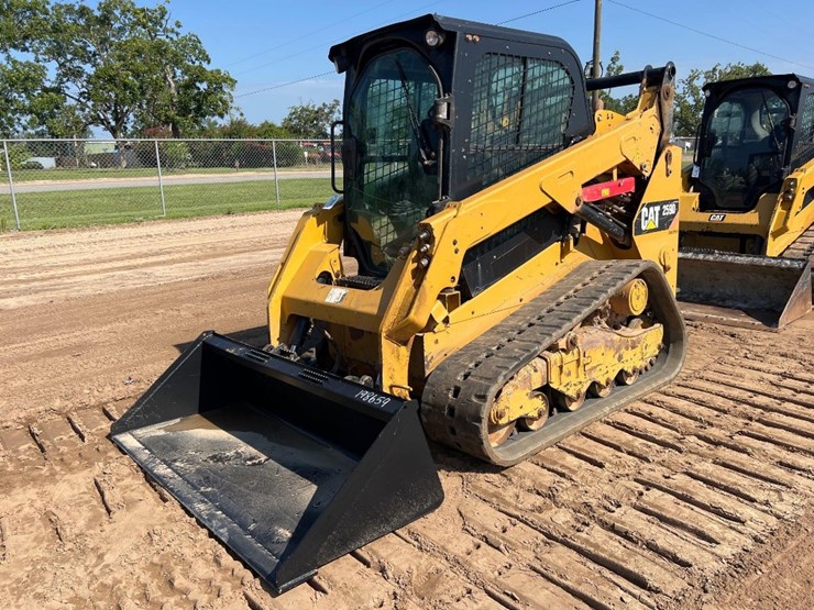 2016-caterpillar-259d-image-7