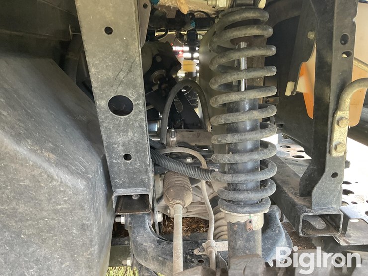 2021-john-deere-gator-image-19