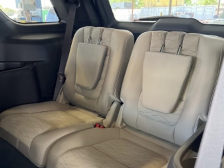 2013-ford-explorer-image-23