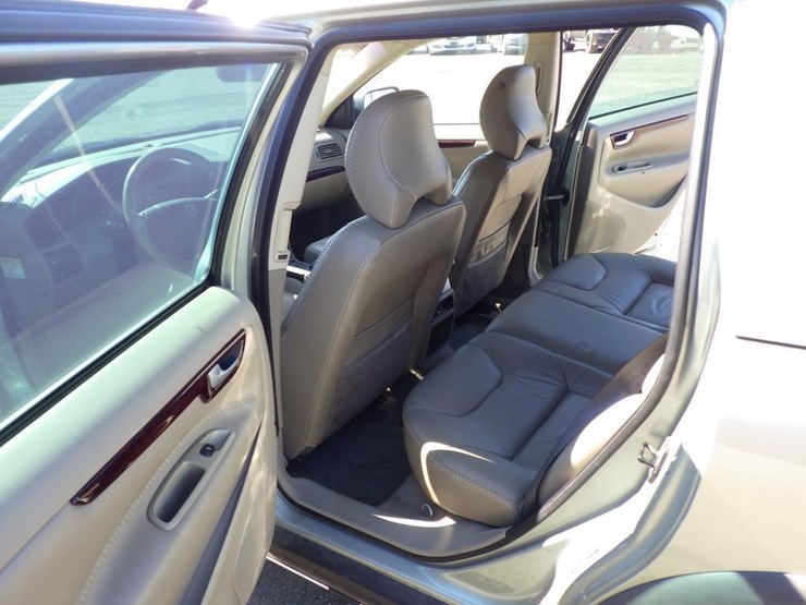 2004-volvo-xc70-image-7