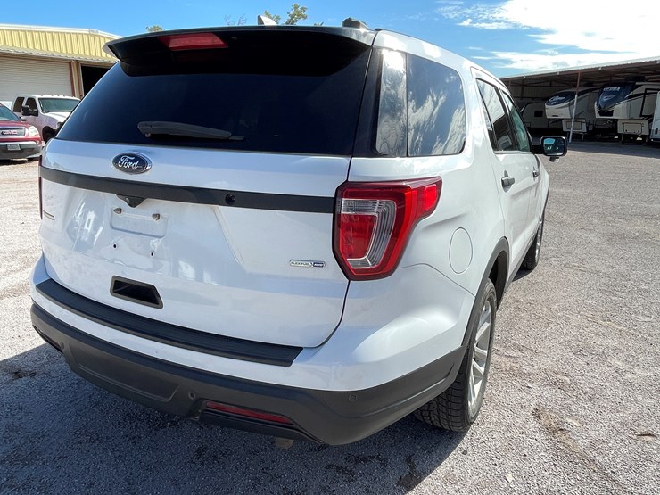 2018-ford-explorer-image-90