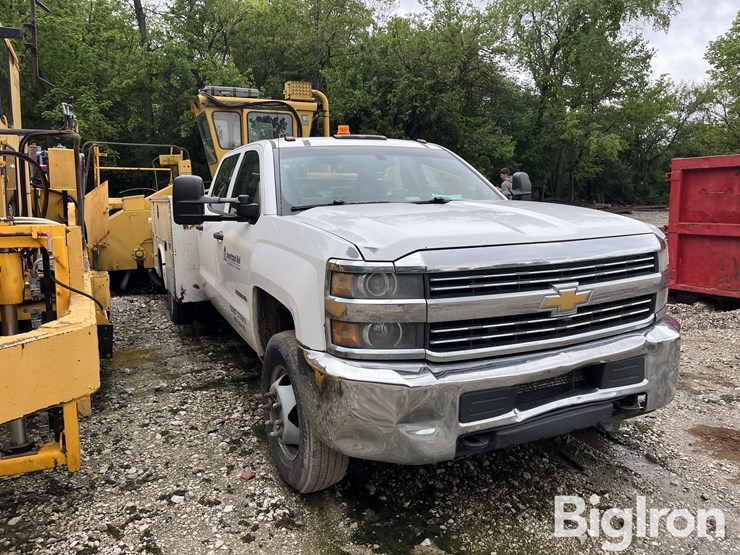 2015-chevrolet-silverado-3500-image-3