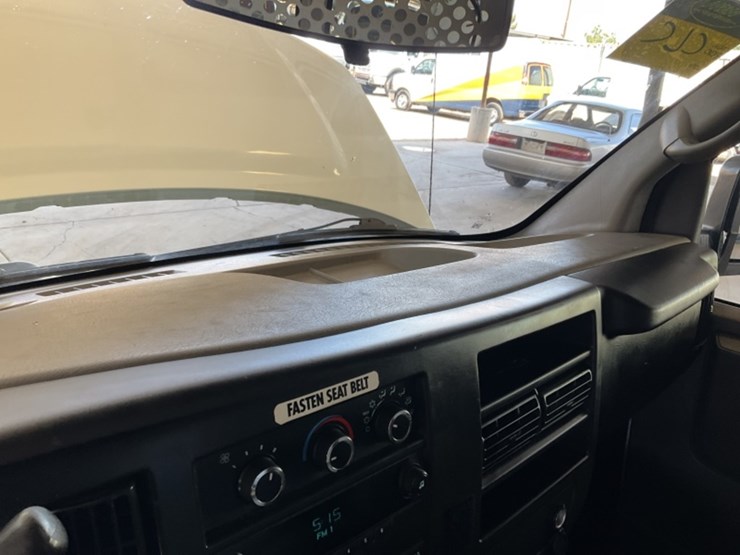 2014-chevrolet-express-1500-image-21