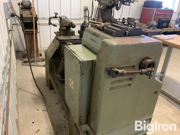 goodway-gw-1640-metal-lathe-image-3