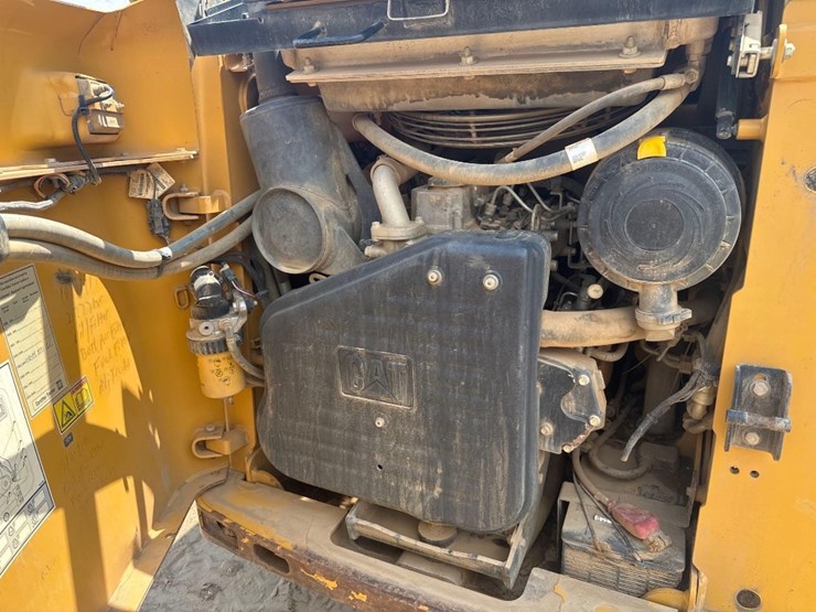 2011-caterpillar-259b3-image-19