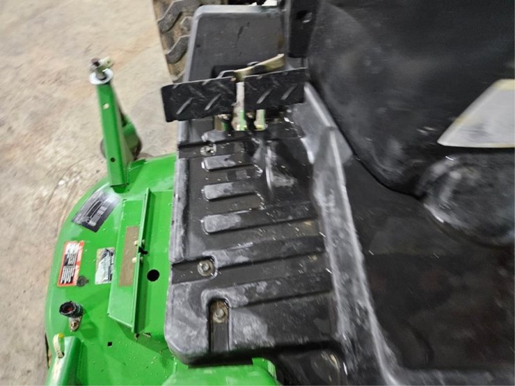 john-deere-2320-image-22