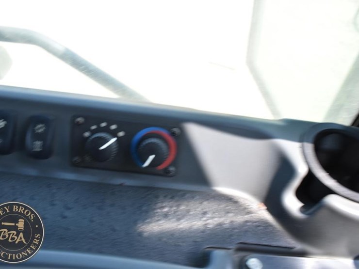 2019-deere-750k-lgp-image-78