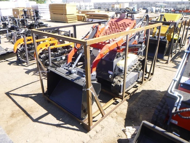 2025-agt-ysrt14-skid-steer-track-loader-image-1