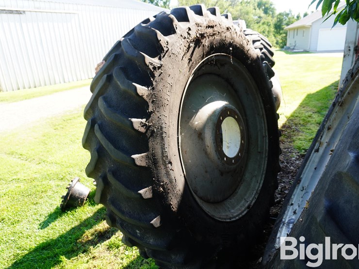 case-ih-7120-18.4r42-tires,-rims-&-10-bolt-dual-hubs-image-6