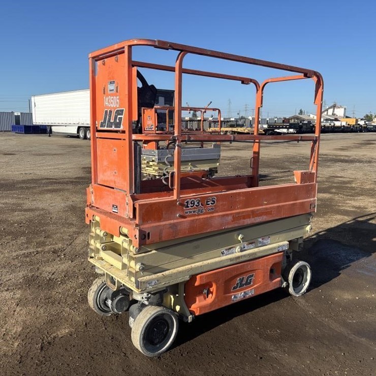 2015 JLG 1930ES