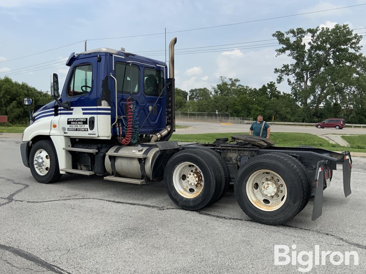 2012-freightliner-cascadia-125-image-7