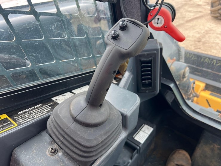 2022-deere-320g-image-24
