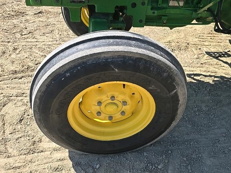 2015-john-deere-5065e-image-39