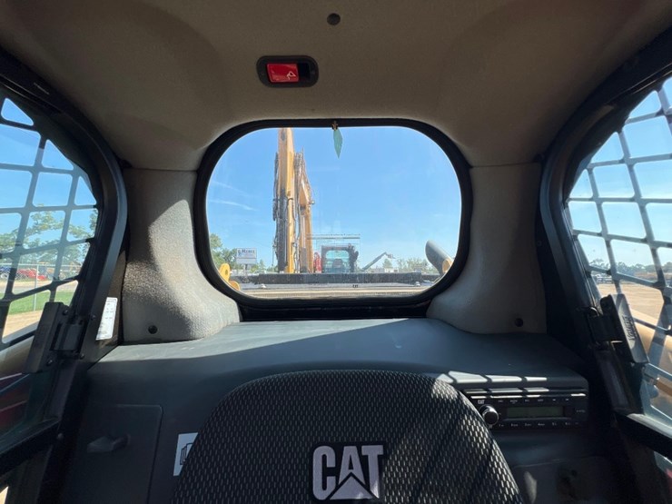 2023-caterpillar-279d3-image-35