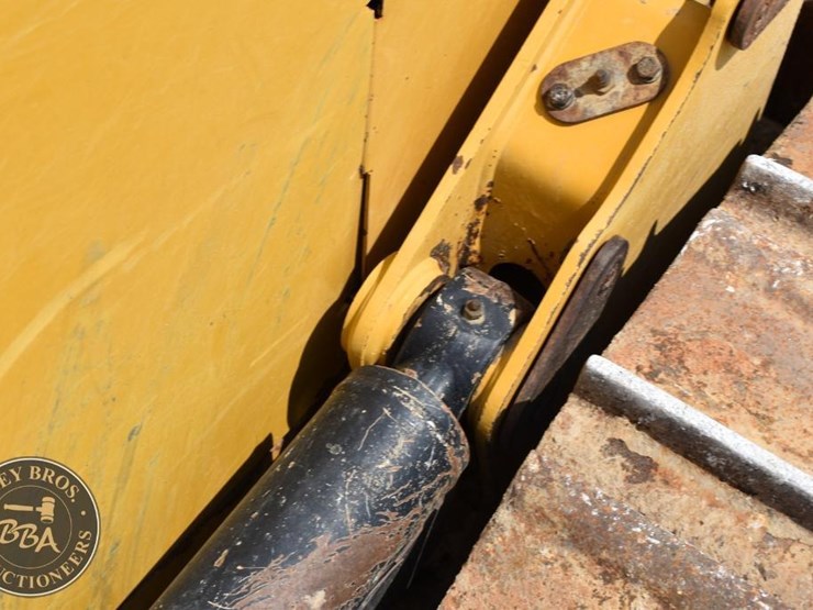 2019-caterpillar-d5k-lgp-image-43