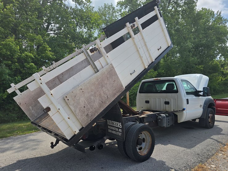 2011-ford-f550-image-97