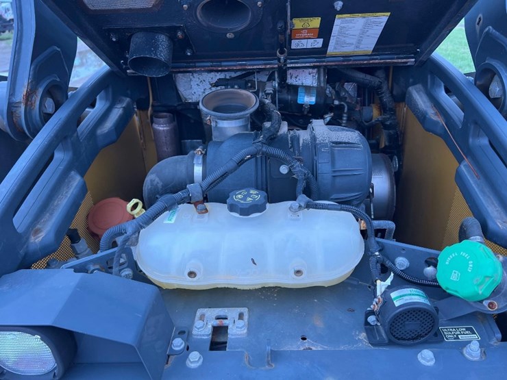 2022-deere-320g-image-22