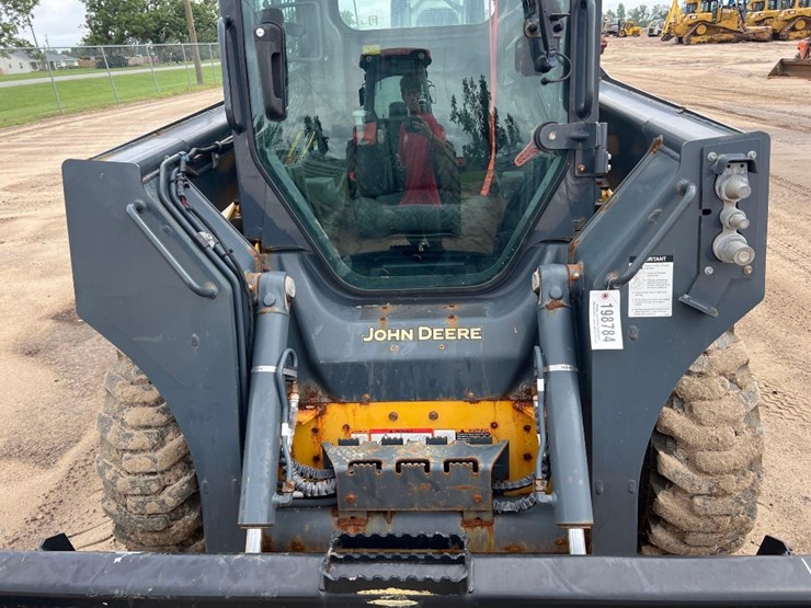 2022-deere-320g-image-15
