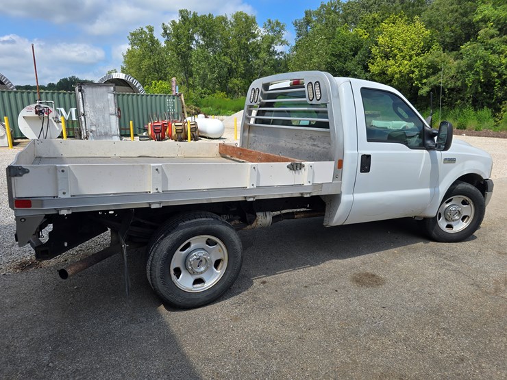 2005-ford-f350-image-25