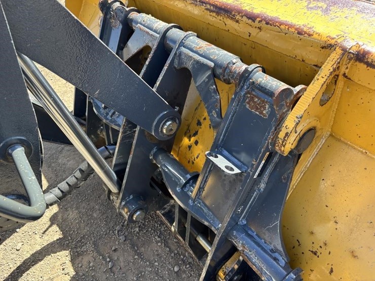 2020-deere-410l-image-12