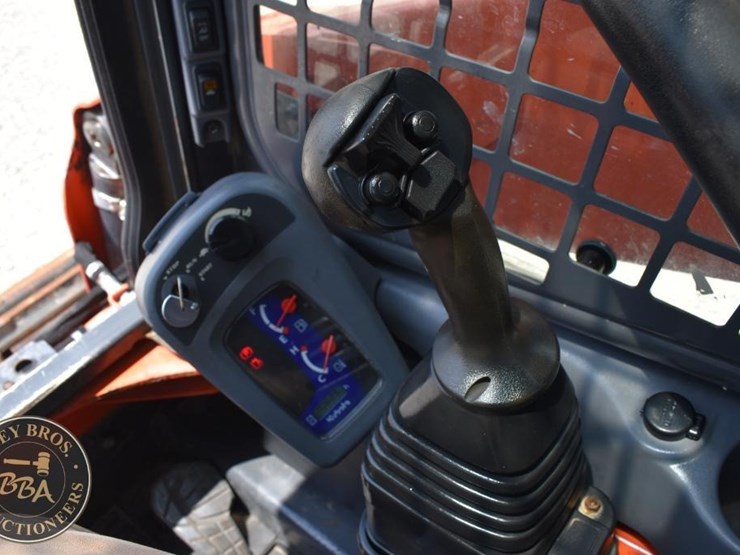 2017-kubota-ssv65-image-36