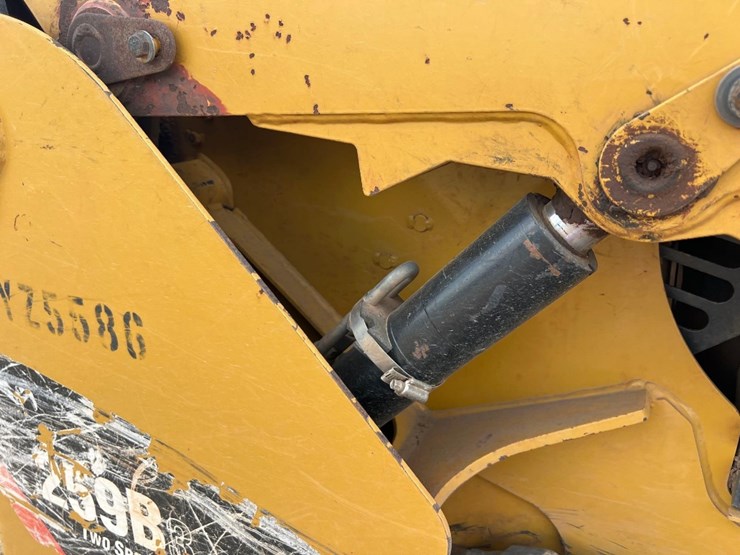 2012-caterpillar-259b3-image-15