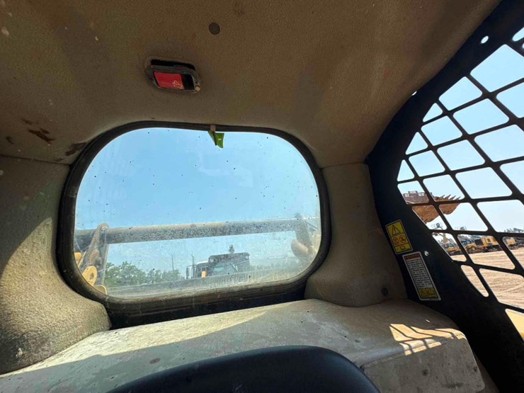 2016-caterpillar-259d-image-34