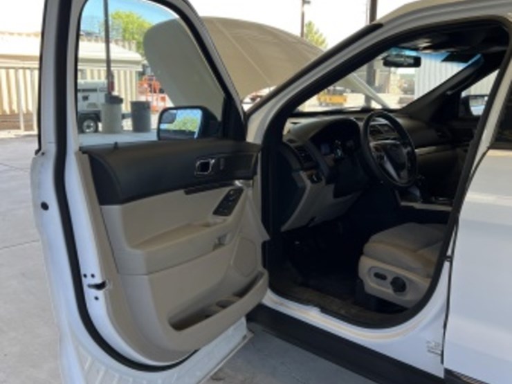 2013-ford-explorer-image-21