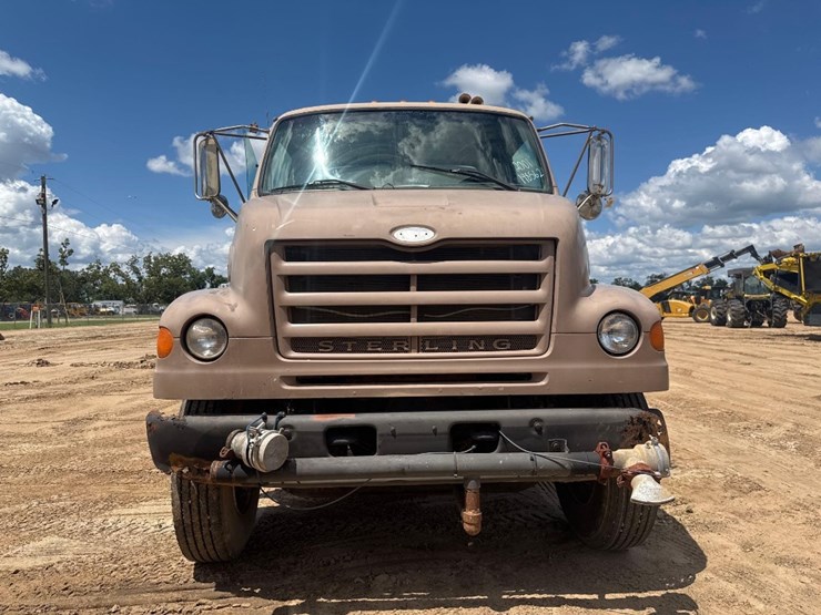 2001-sterling-water-truck-image-3