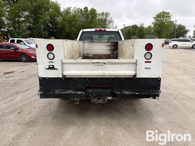 2016-chevrolet-silverado-3500-image-6