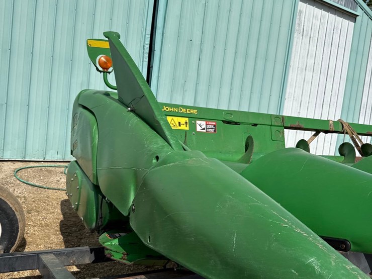 2012-john-deere-608c-image-17