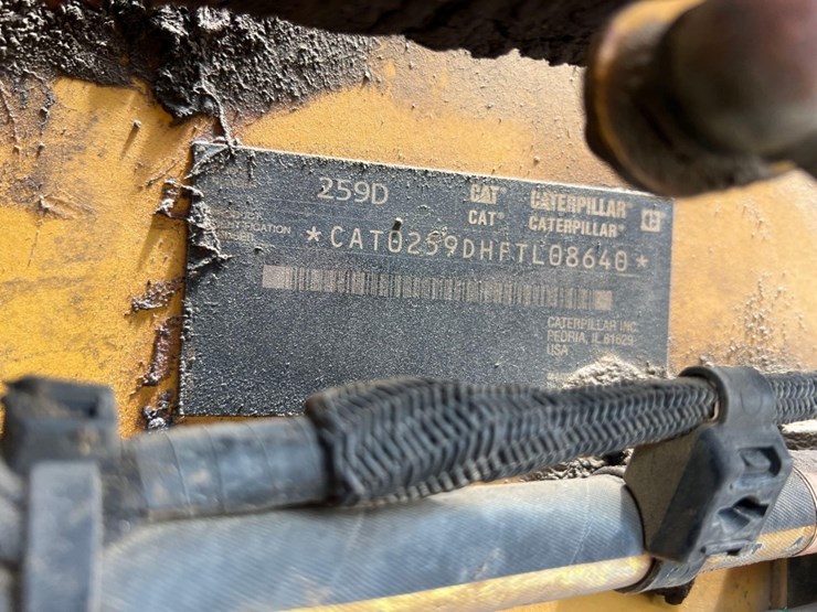 2016-caterpillar-259d-image-17