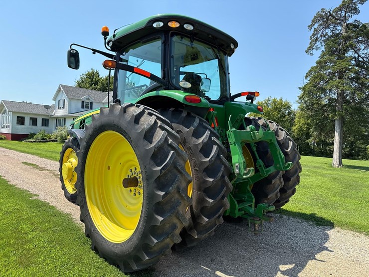 2013-john-deere-8260r-image-3