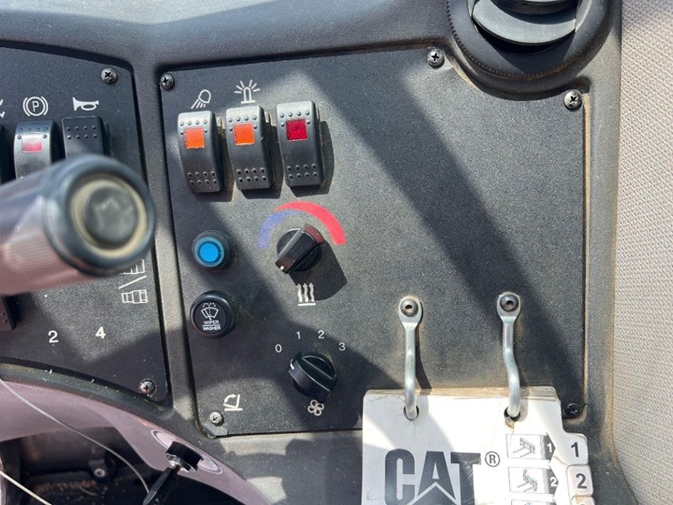 2013-caterpillar-tl943c-image-33
