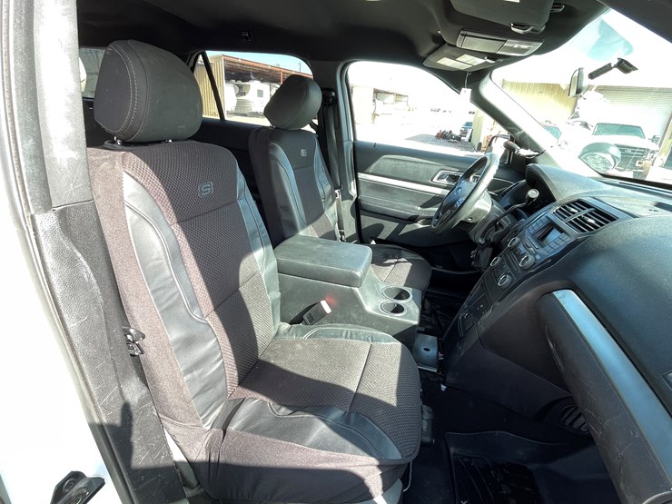 2018-ford-explorer-image-73