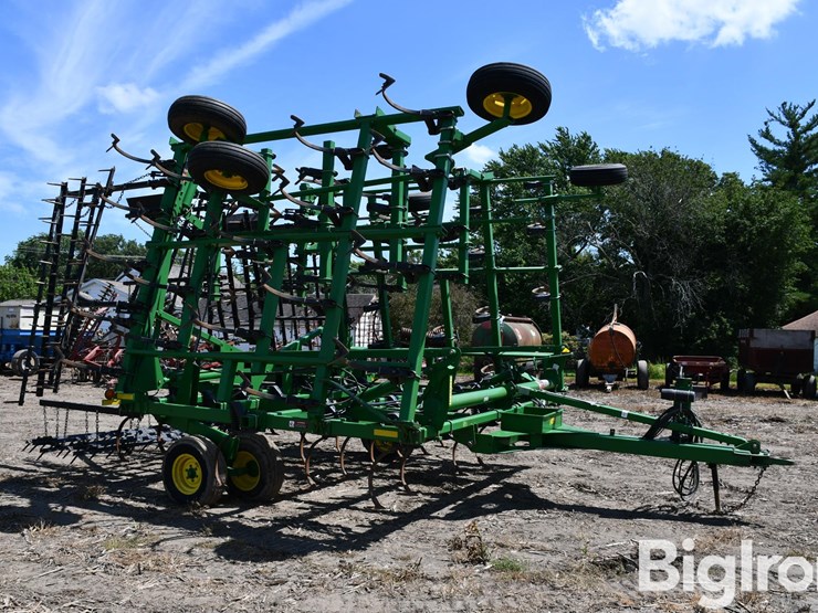 john-deere-2210-image-3
