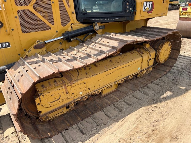 2021-caterpillar-d3-lgp-image-8