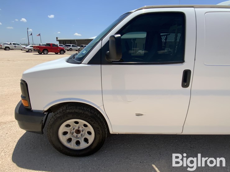 2014-utility-van-image-14