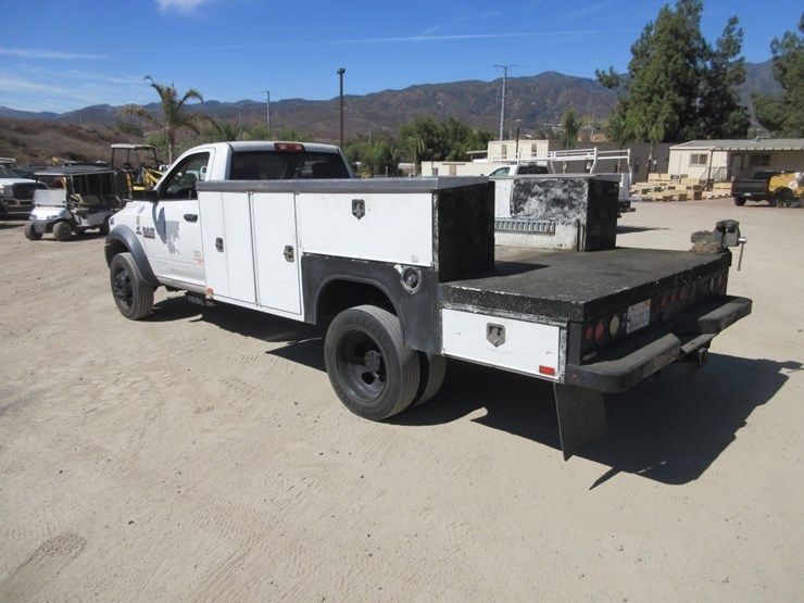 2018-dodge-ram-5500hd-image-2
