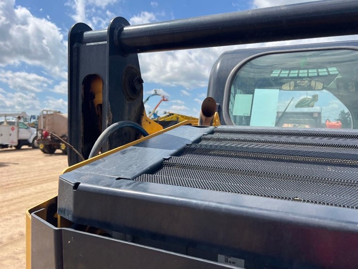 2022-caterpillar-259d3-image-19
