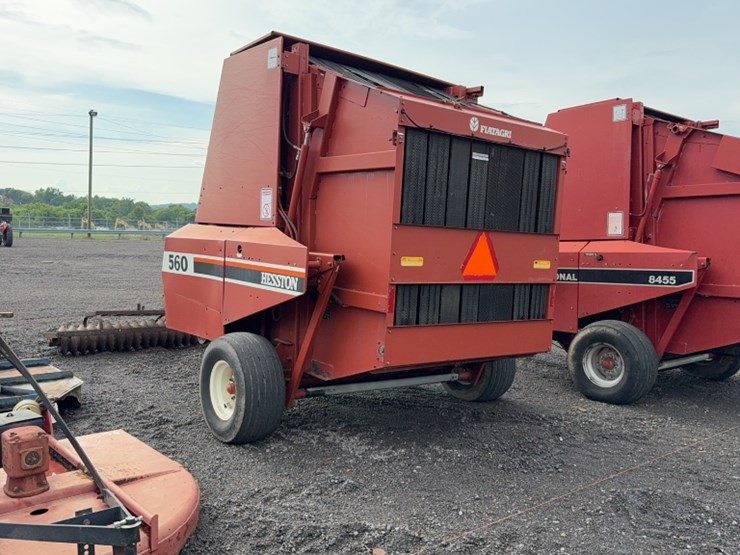hesston-560-image-7