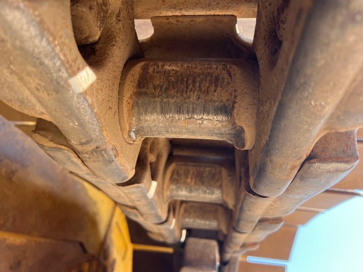 2018-caterpillar-d8t-image-12