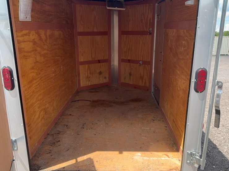 #3073-•-2018-homesteader-5'-x-10'-enclosed-trailer-image-8