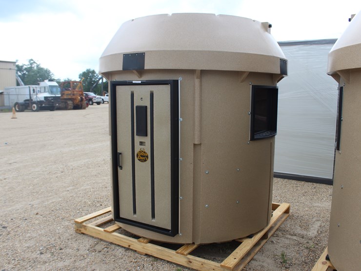 #8048-•-uncle-dan's-enclosed-deer-stand-with-4-windows-image-1
