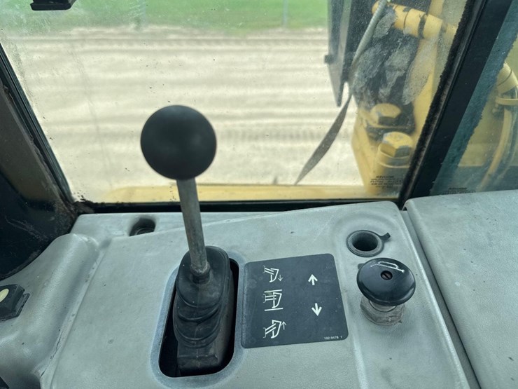 2007-caterpillar-d6n-lgp-image-31