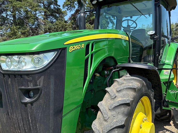 2013-john-deere-8260r-image-19