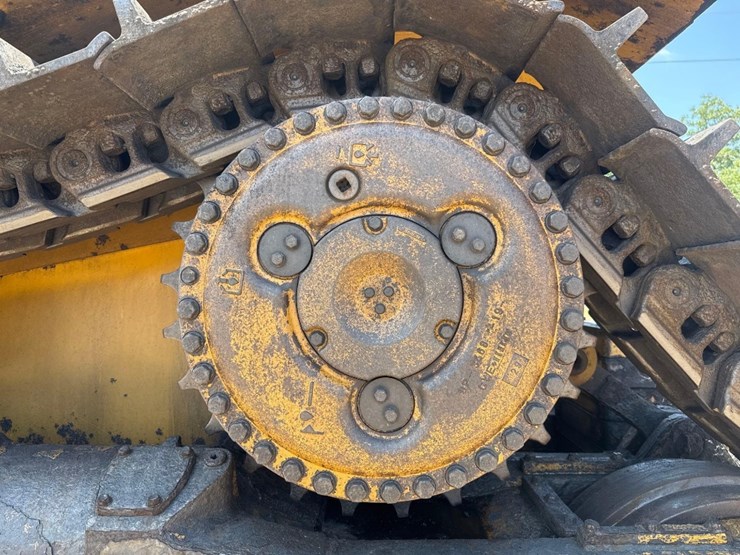 2011-caterpillar-d9t-image-10