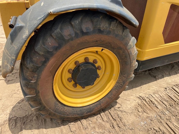 2016-caterpillar-tl642c-image-11