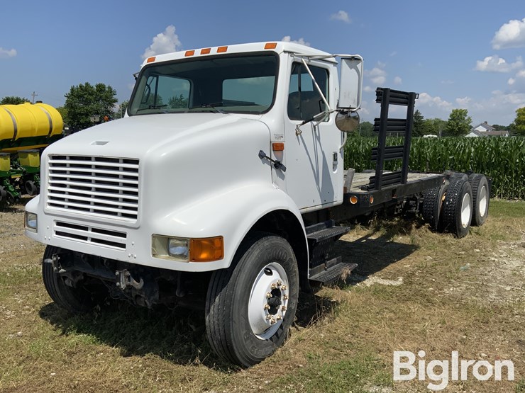2001-international-8100-image-1