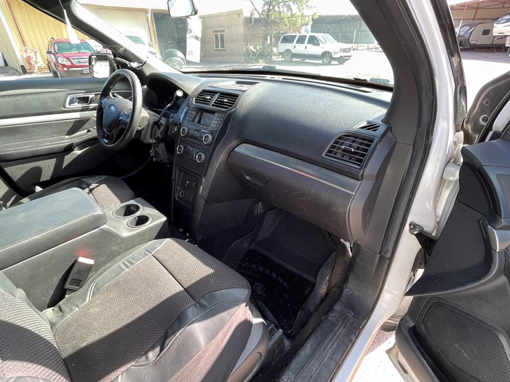 2018-ford-explorer-image-74